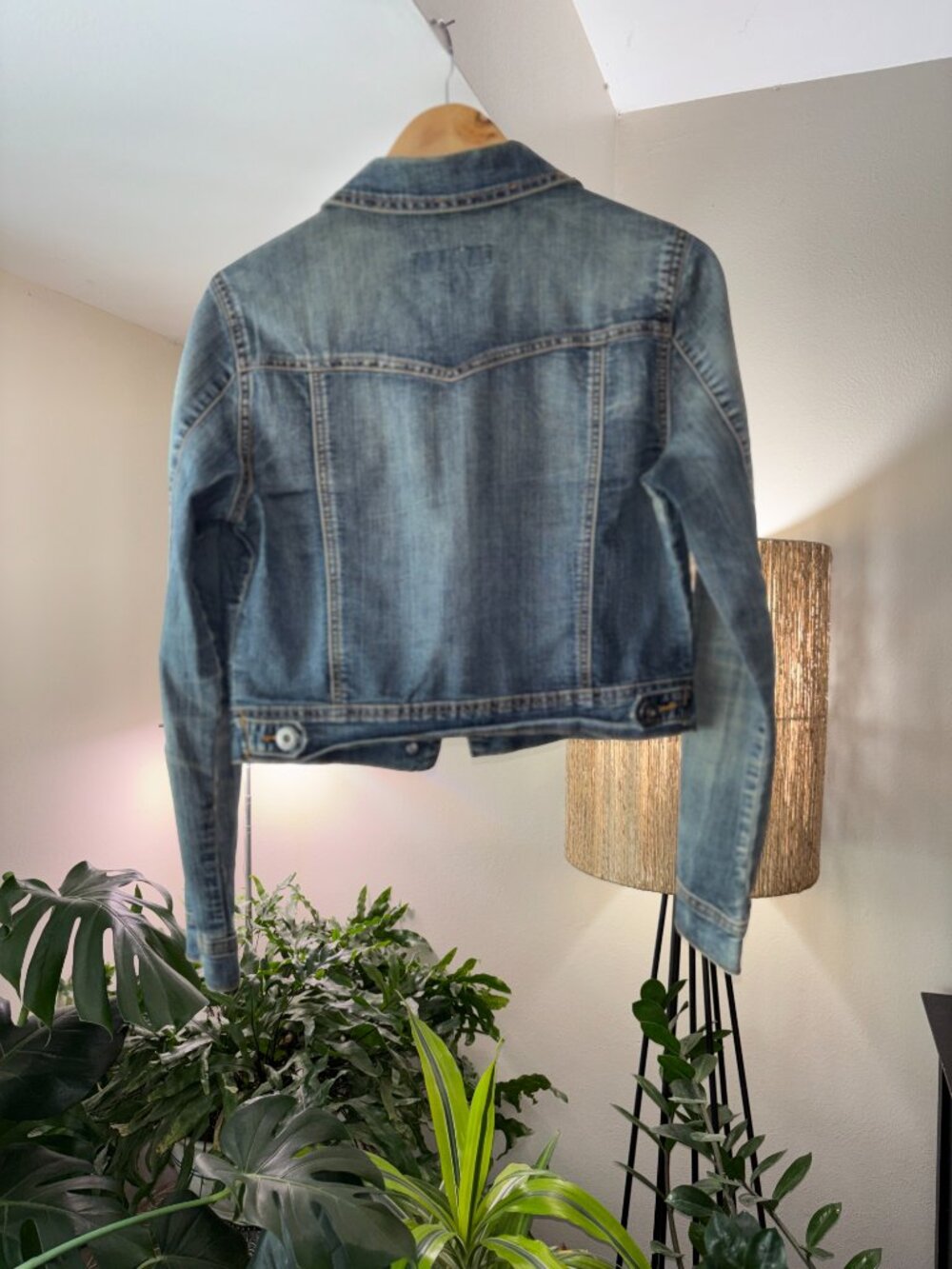 Chiqle Cropped Denim Jacket Blue Size M Soft Stretch Cotton Blend EUC - Picture 4 of 9